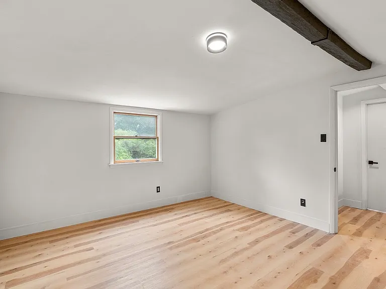 577 Brook Rd — Photo 12