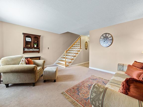 4th image of 937 Kingsbury Dr