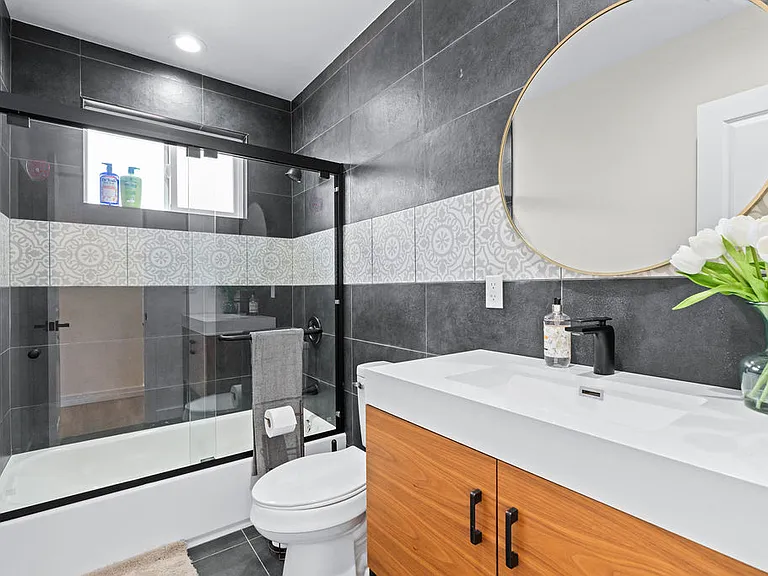 2512 W 141st St — Photo 19