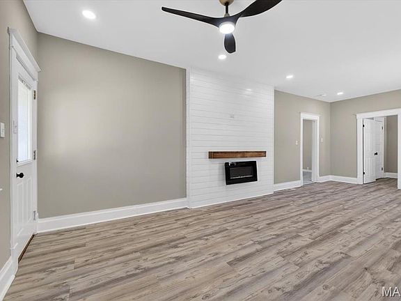 5th image of 4636 Seibert Ave