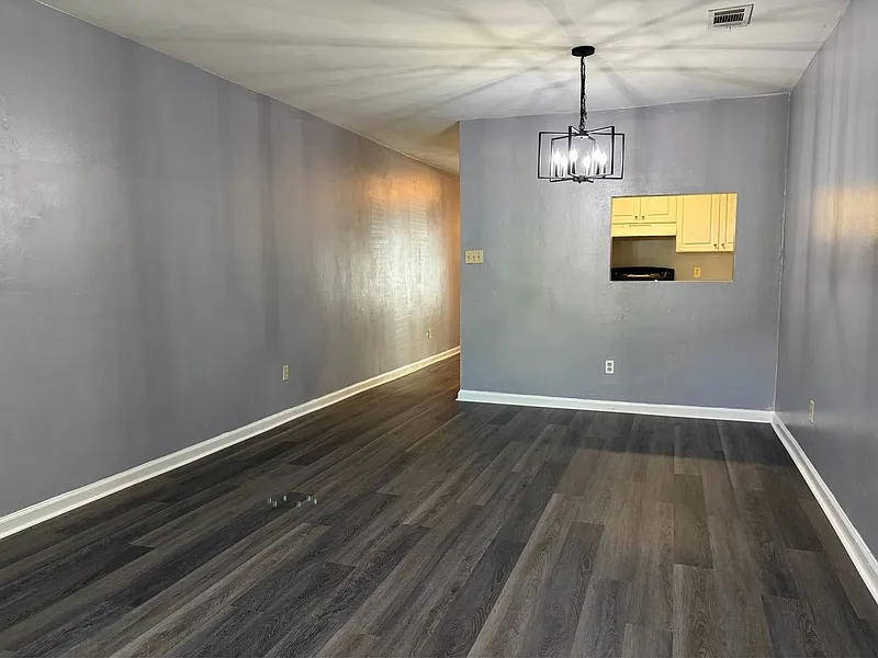 3 bed, 3.0 bath, 1320 sqft, $1,350 — Photo 2