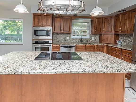 5th image of 59 Oaklawn Dr
