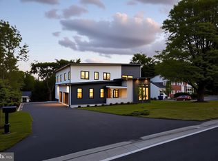 1052 Balls Hill Rd, Mc Lean, VA 22101