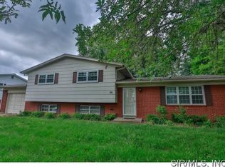 30 Chateau Dr, Fairview Heights, IL 62208