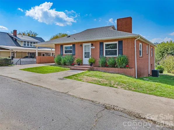 157 McClure St, Canton, NC 28716