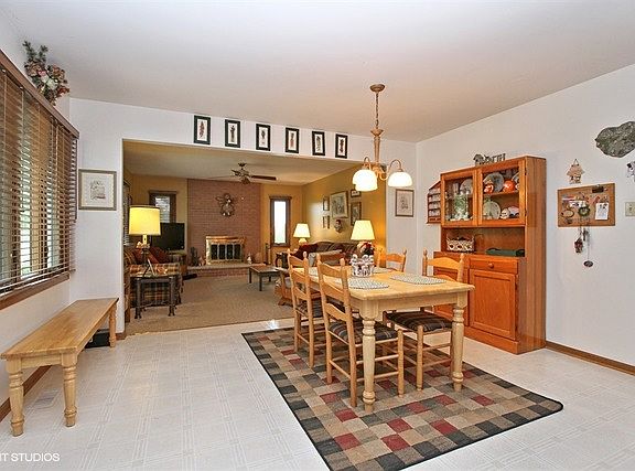 4th image of 17006 Amherst Ln