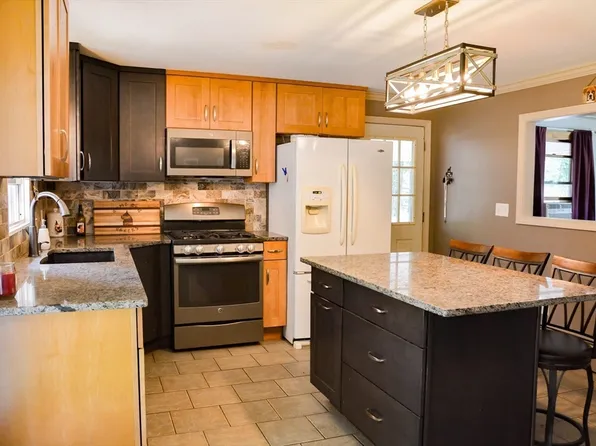 25 Debbie Dr, Leominster, MA 01453