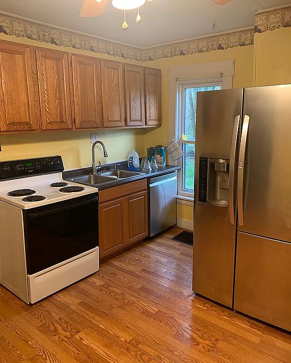 1st image of 202 E Main St