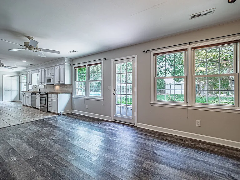 2704 Powhatan Dr — Photo 32