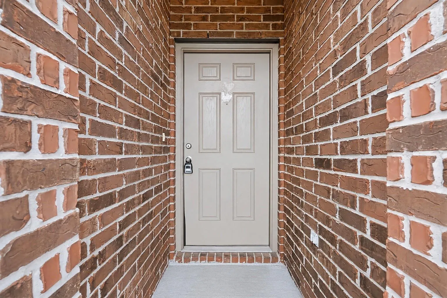 4 bed, 2.0 bath, 1812 sqft, $2,100 — Photo 4