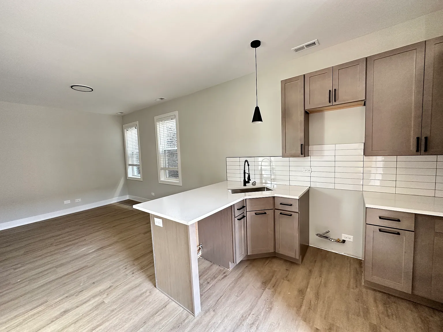 1 bed, 750 sqft, $1,295 — Photo 2