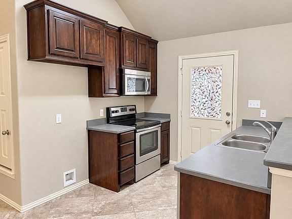 3rd image of 503 Mountain View Trl