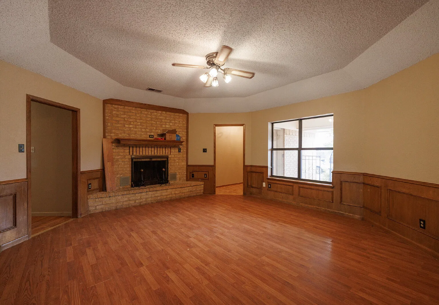 3 bed, 2.0 bath, $2,500 — Photo 4