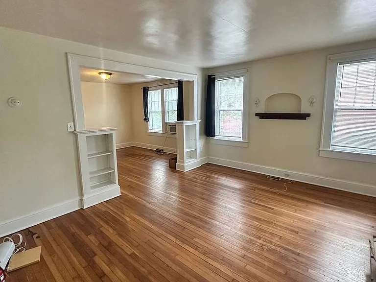 527 Maryland Ave — Photo 2