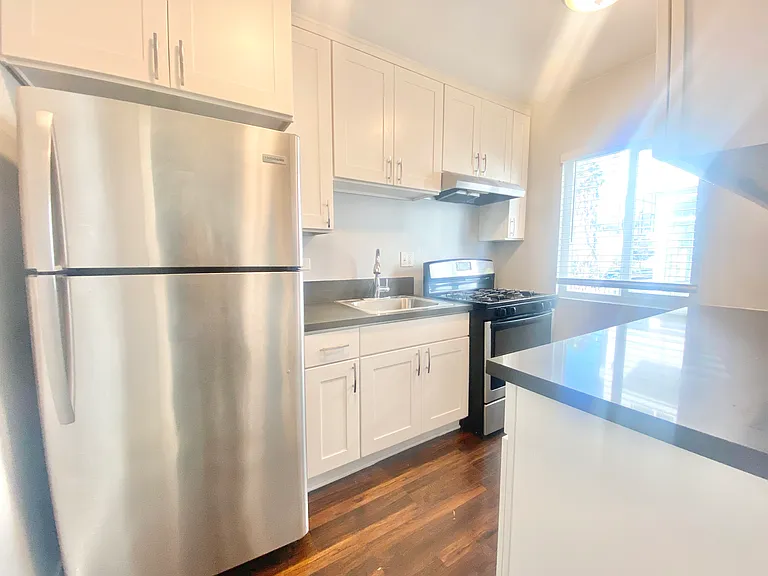 5555 Carlton Way Property — Photo 4