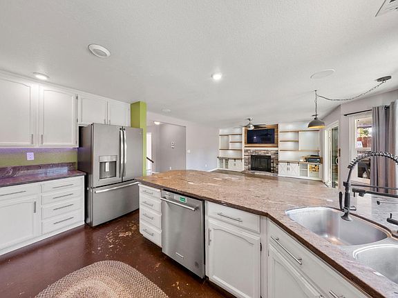 4th image of 1071 Winters Dr