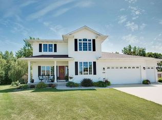 1220 Danish Dr, Cedar Falls, IA 50613