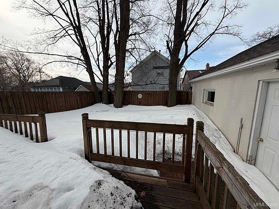 5th image of 217 Mesnard St