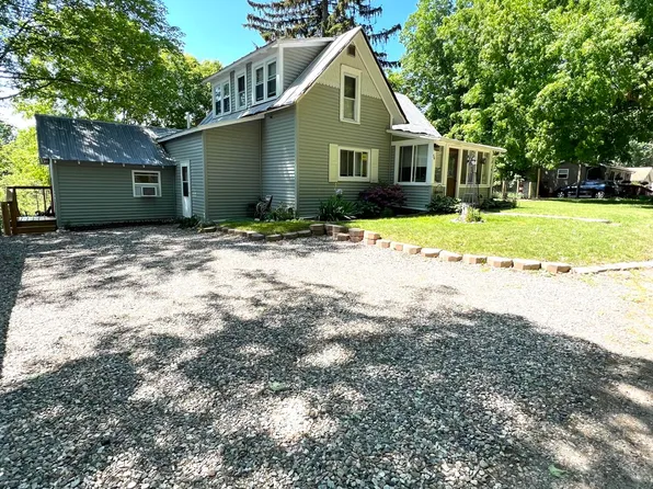 54 Park Ave, Crystal, MI 48818