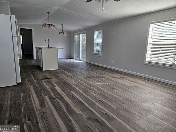 2nd image of 150 Back St