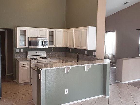 3rd image of 28081 Belleterre Ave