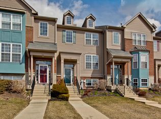 54 Village Station Ln, Grayslake, IL 60030