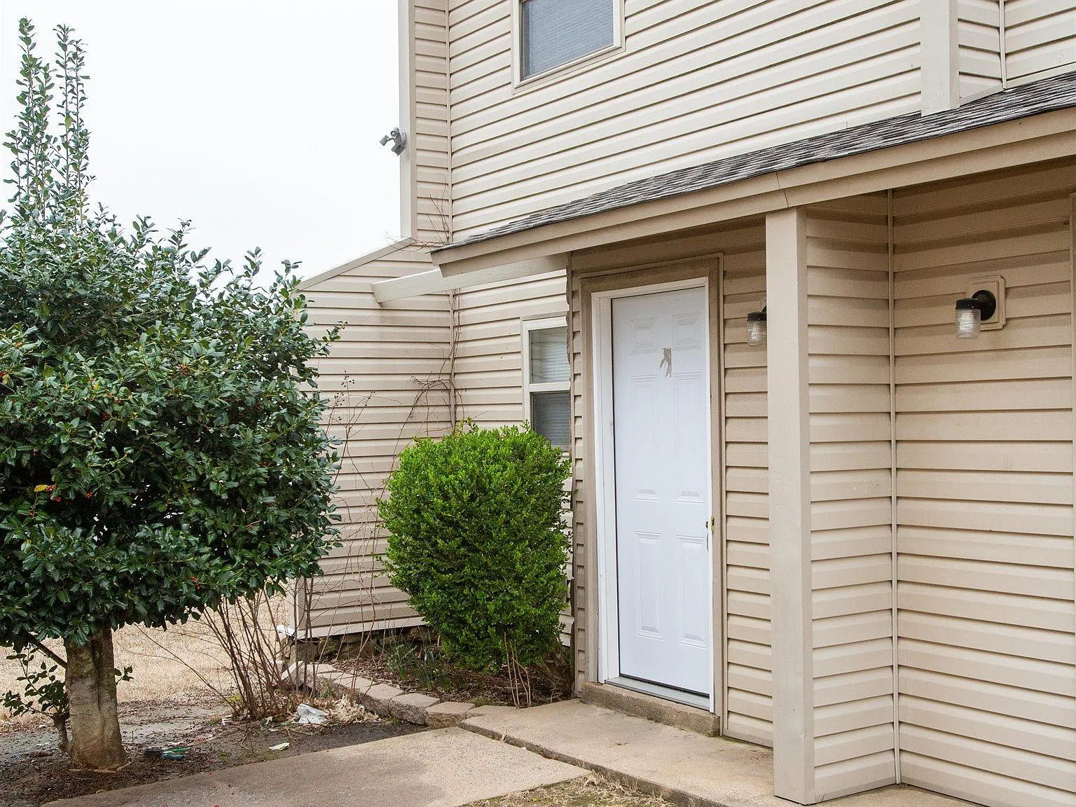 2 bed, 1.5 bath, 875 sqft, $1,000 — Photo 1