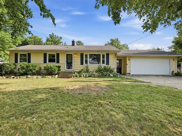 1870 Richard St, Jenison, MI 49428