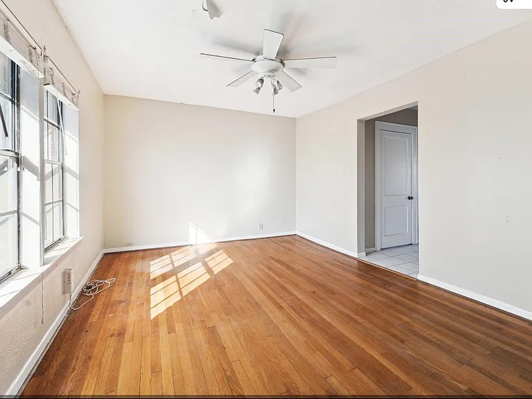 2401 Driscoll St #4 — Photo 5