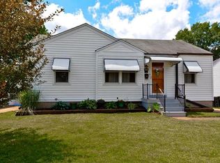 9048 Ione Ln, Saint Louis, MO