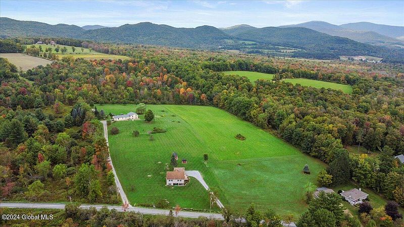 5th image of 112 Quaker Hill Road