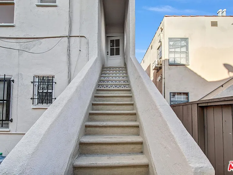 207 S Reeves Dr — Photo 20