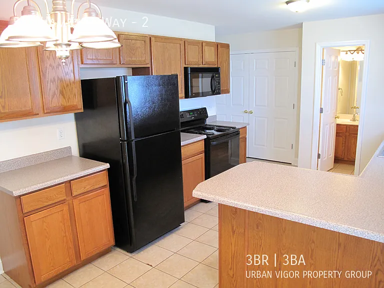 589 Hampton Way #2 — Photo 8