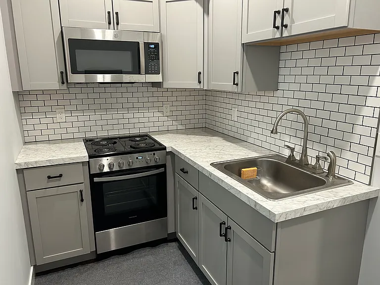 325 Church St — Photo 17