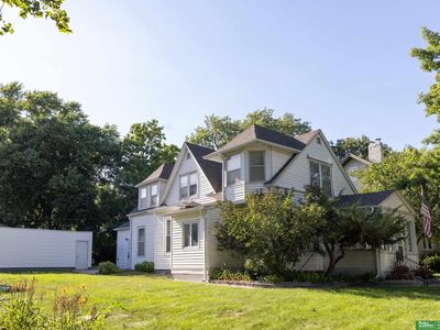 906 N 49th St, Omaha, NE, 68132