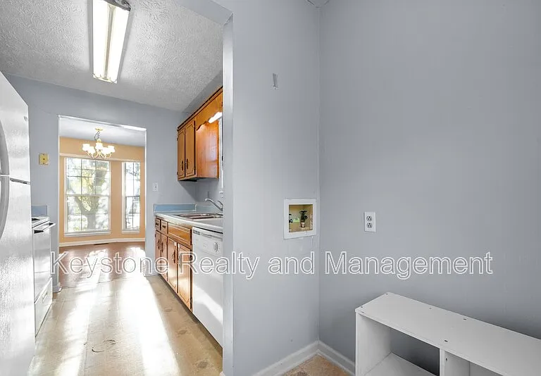 609 Artic Ave — Photo 8