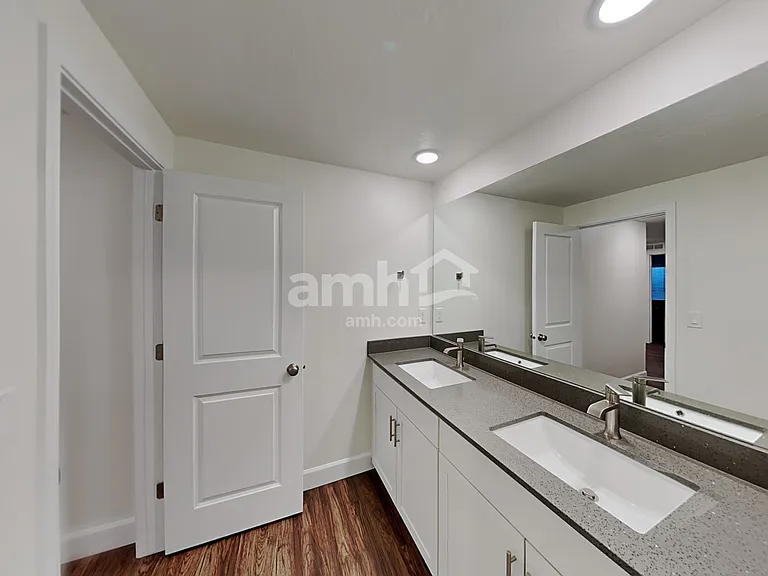2222 E Silverado Ln — Photo 14