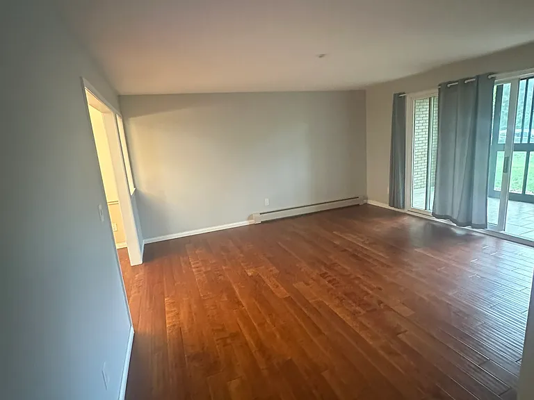 4380 Brookside Ct — Photo 6