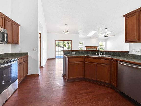 3rd image of 5025 Ravenway Dr