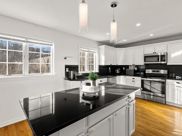 7-2 Wells Park Drive, Yonkers, NY 10705