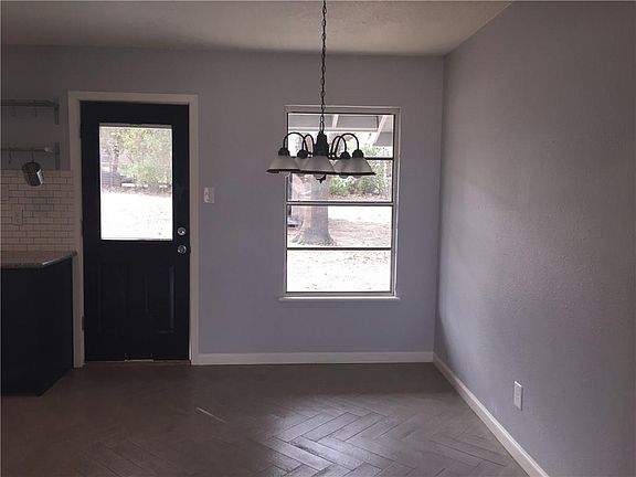 4th image of 408 Hillcrest St