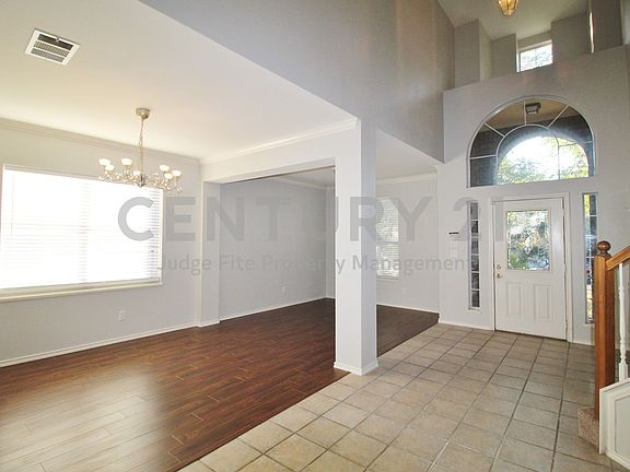 2nd image of 204 Devonshire Ct