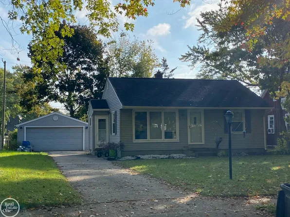 1347 Minnesota Ave, Marysville, MI 48040