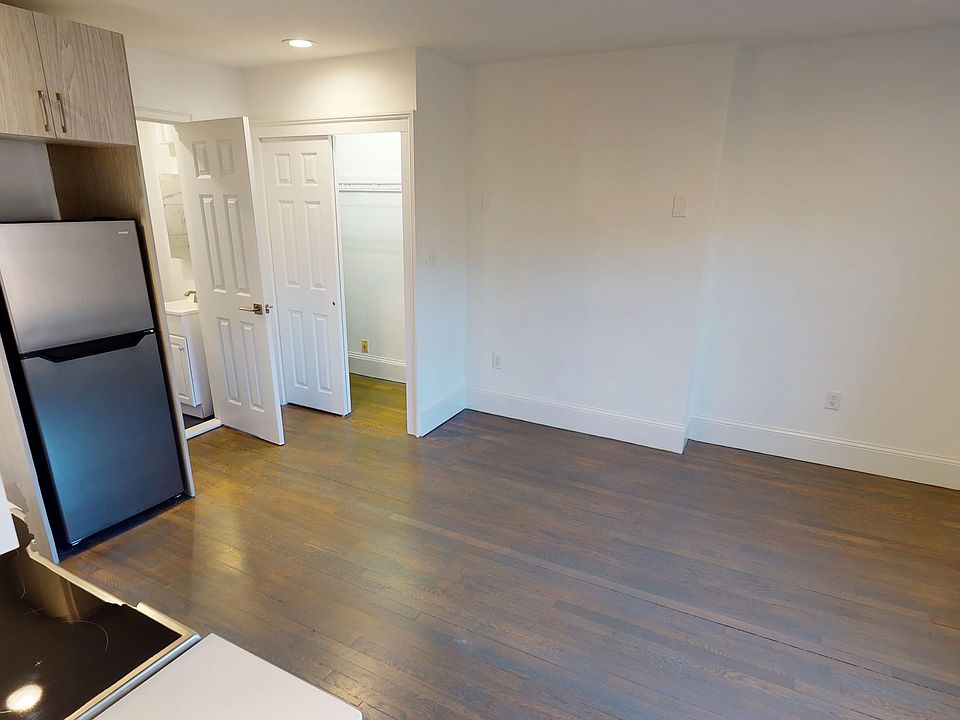 2nd image of 227 Newbury St APT 4R