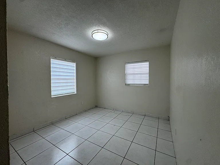 3540 NW 95th Ter — Photo 23