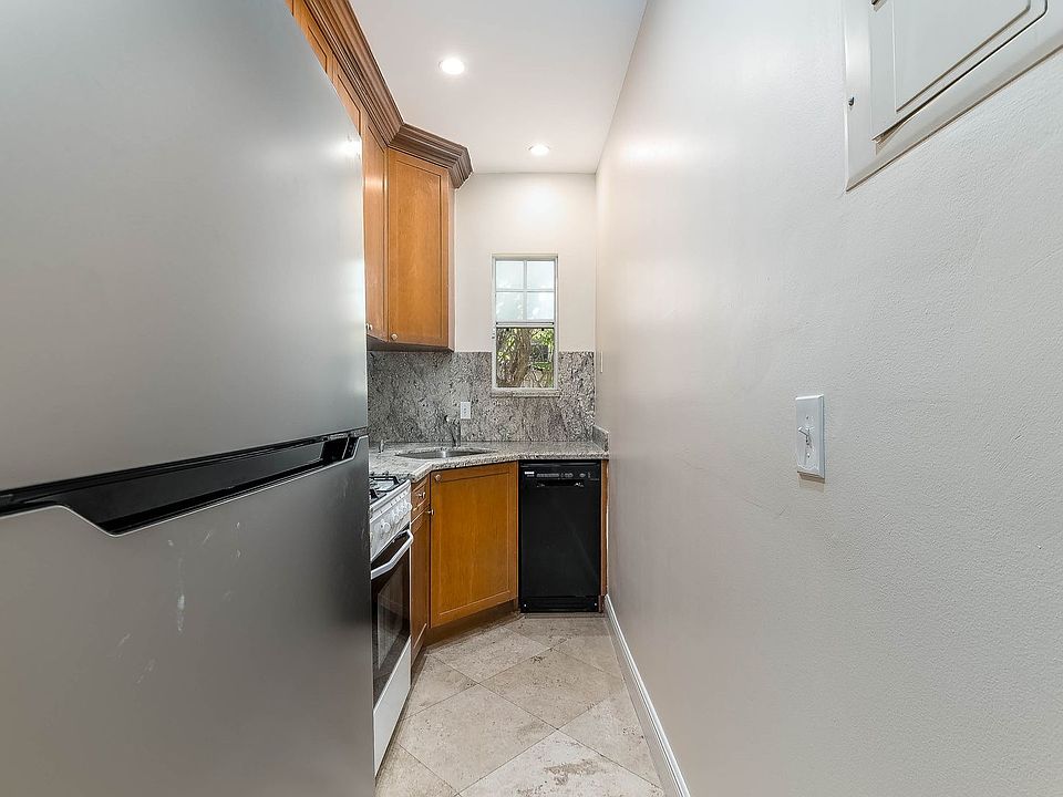 1st image of 814 Lenox Ave APT 5