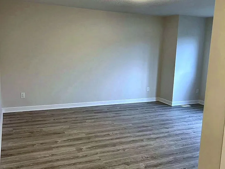 1007 Showman St — Photo 16