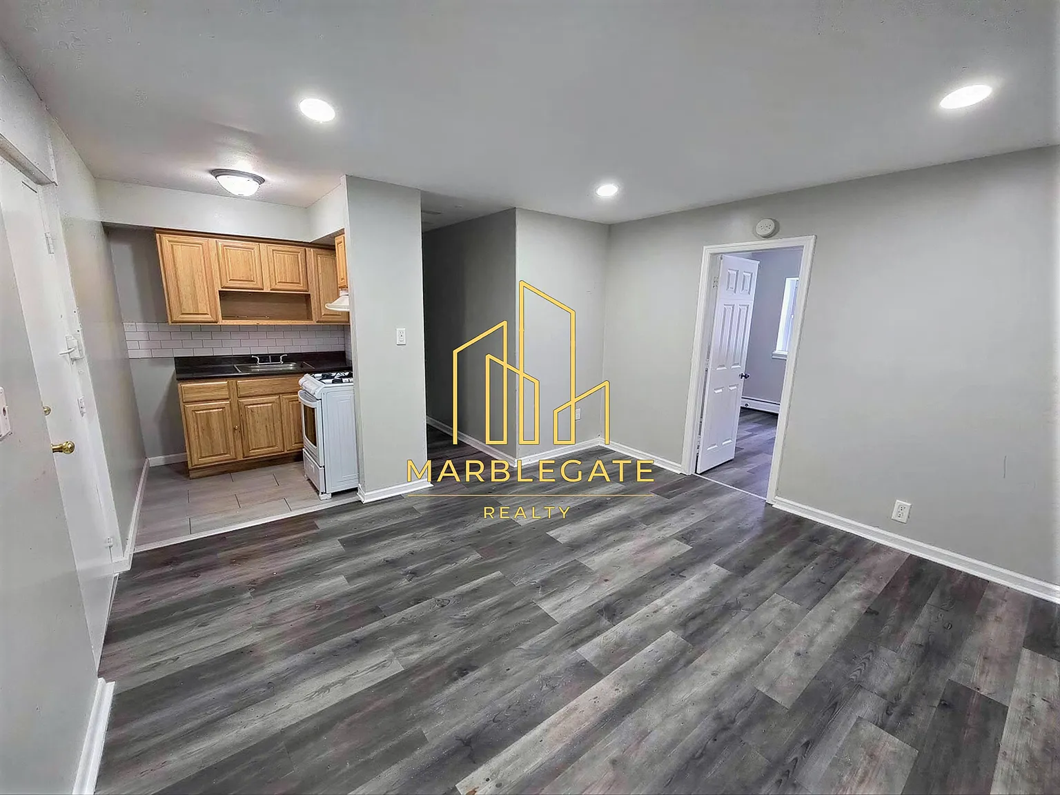2 bed, 850 sqft, $1,650 — Photo 1