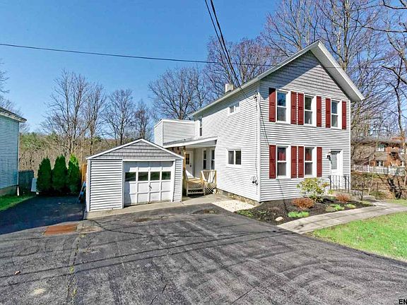 4th image of 167 Maple Ave
