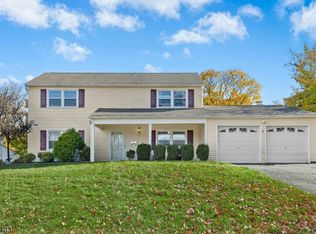 7 Concord Dr, Somerset, NJ 08873